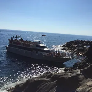 https://sea-view-riomaggiore.hotelitalianriviera.com